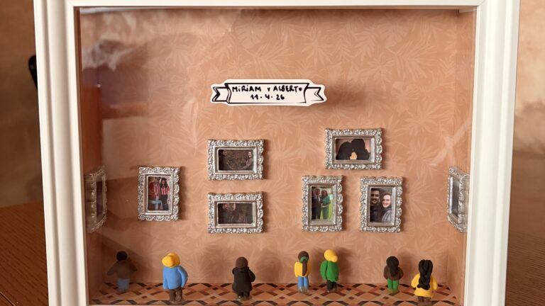 Cómo hacer el mini museo en un cuadro que arrasa en TikTok (un regalo súper original😍)